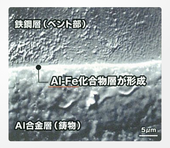 SKD製チルベント表面の焼付き部 断面写真